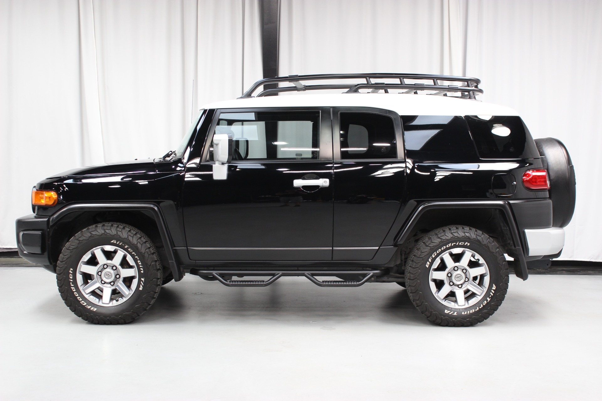 Used 2014 Toyota FJ Cruiser For Sale (Sold) | Momentum