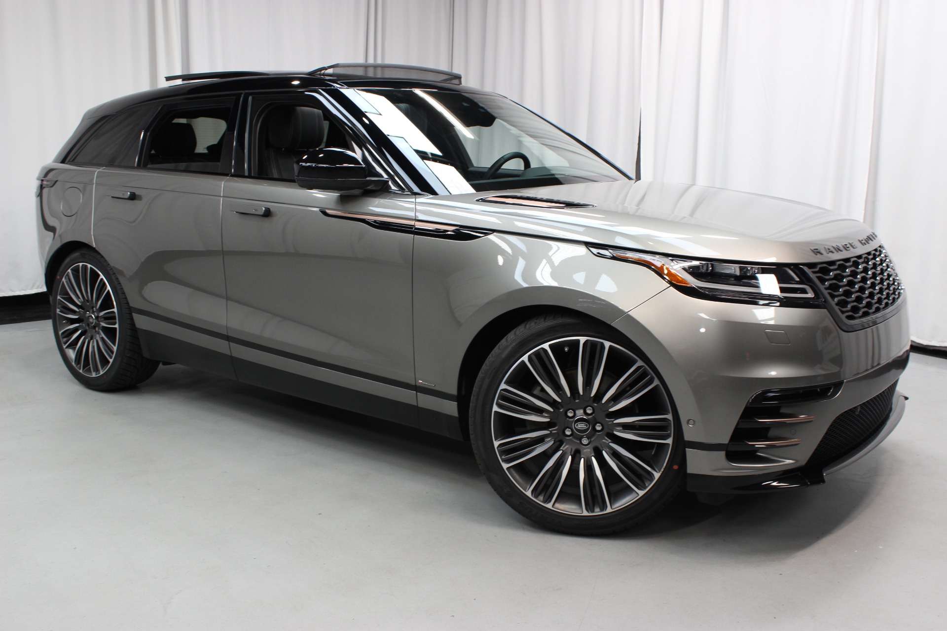 Автомобиль 2018 Land Rover Range Rover Velar P380 HSE [Auto]