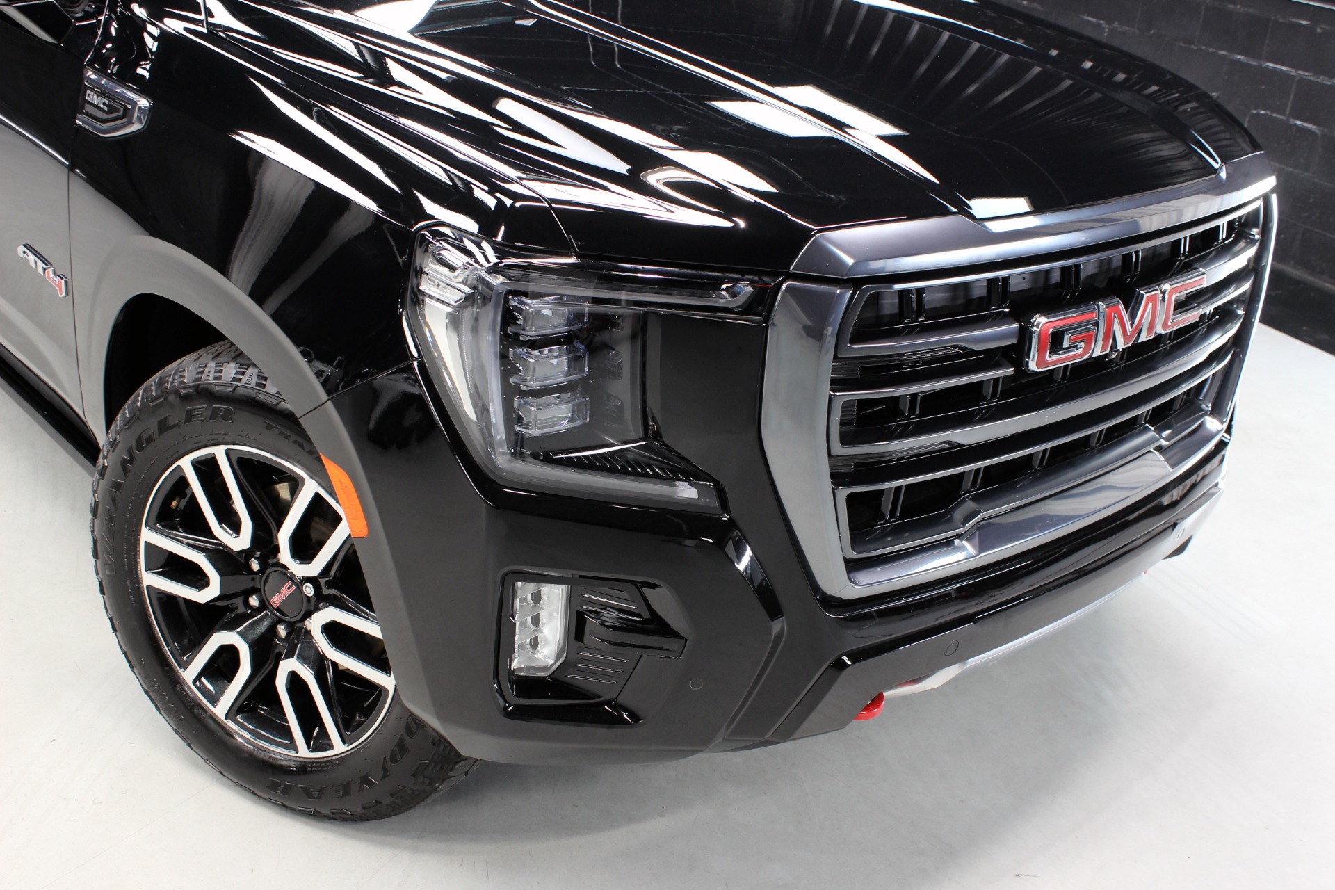 2021+ GMC YUKON用24インチフォージドグロスブラックマルチスポークスタイルホイールリムフィット 2021 GMC YUKON XL SLT QUADS THIRD ONYX BLACK 4K WALKAROUND 14743Z SOLD!