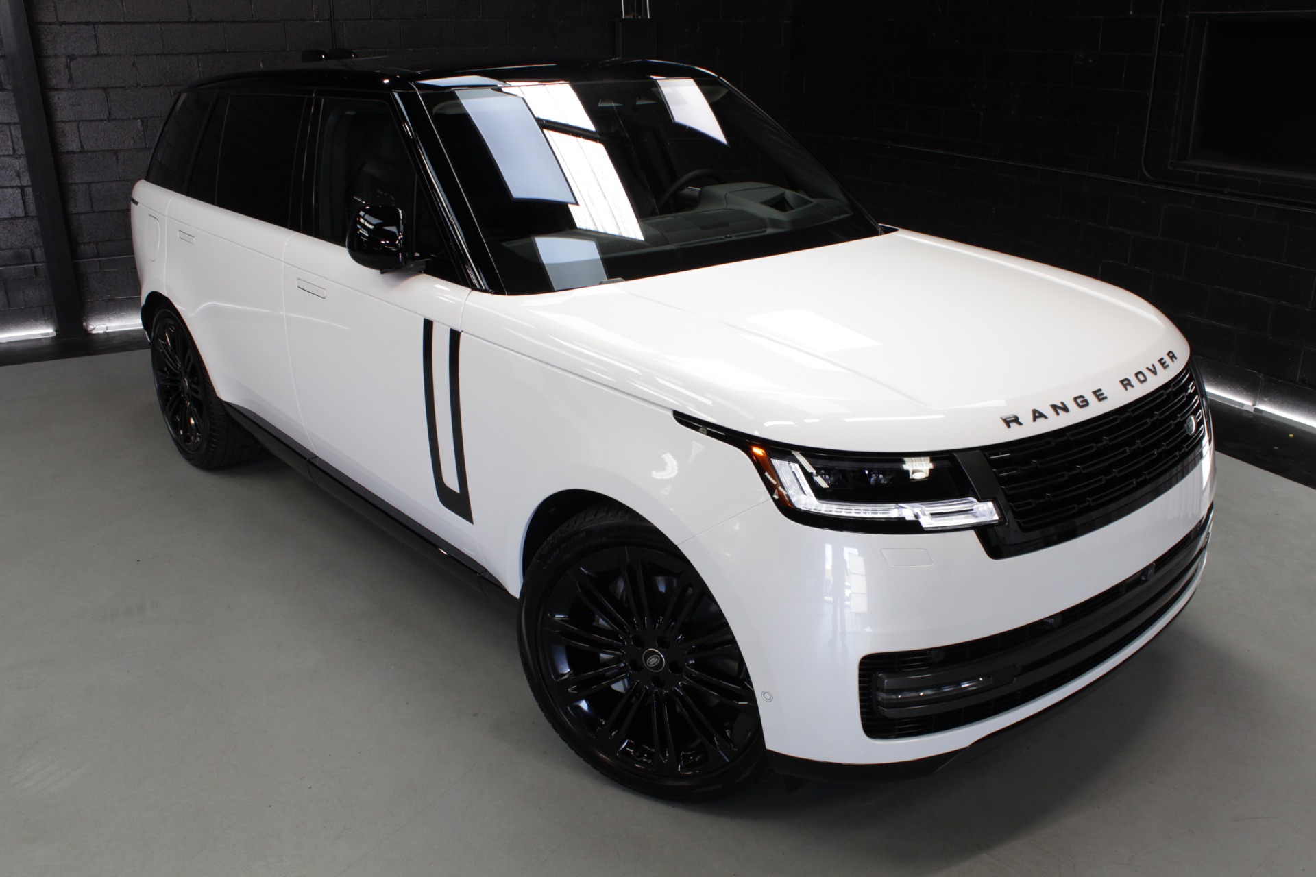 Trunk Lid Kit | LAND ROVER RANGE ROVER LWB 2023 Trunk Lid Kit | LAND ROVER RANGE ROVER LWB 2023