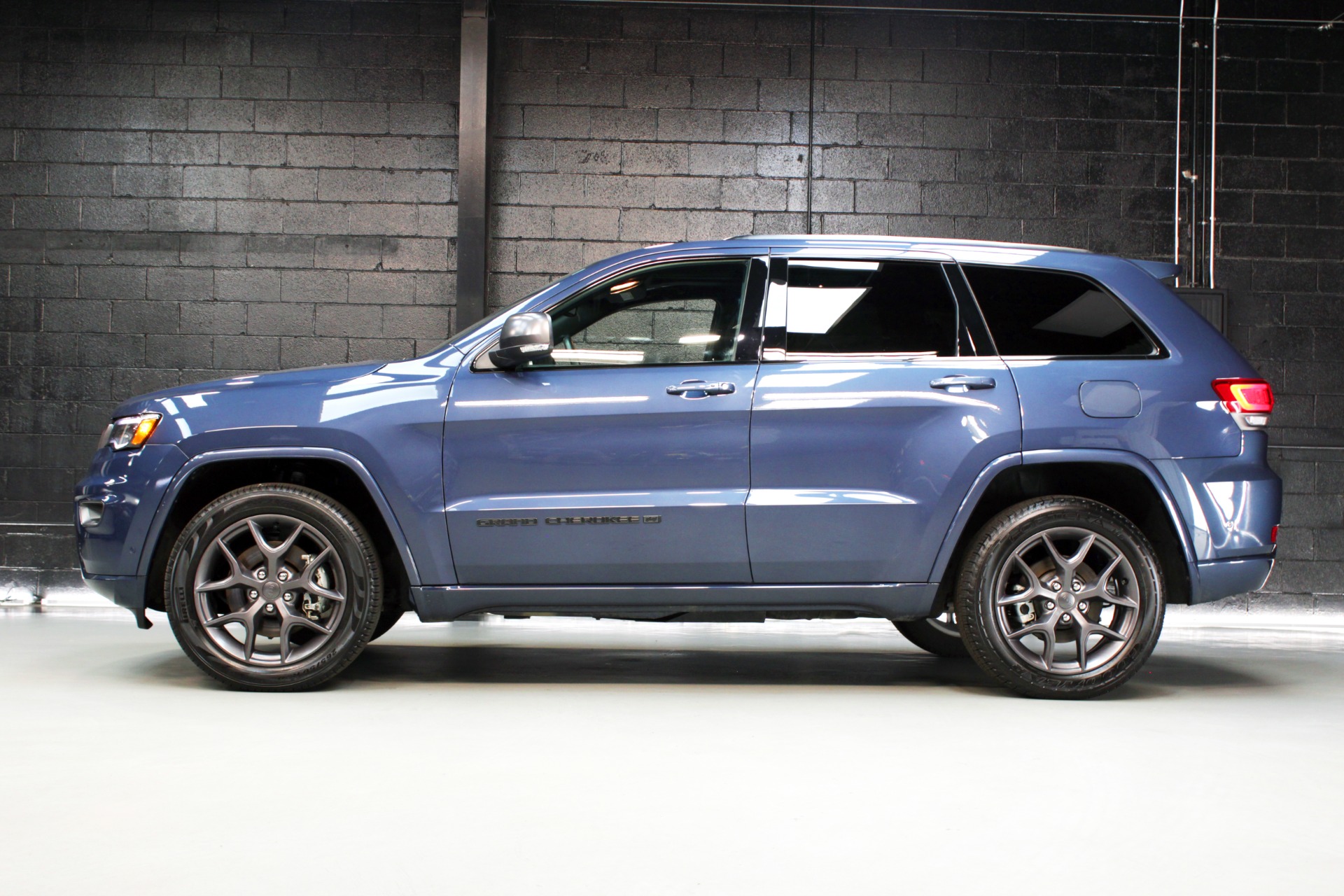 Full Fender and Mirror Kit | JEEP GRAND CHEROKEE 80th ANNIVERSARY EDITION 2021 Full Fender and Mirror Kit | JEEP GRAND CHEROKEE 80th ANNIVERSARY EDITION 2021