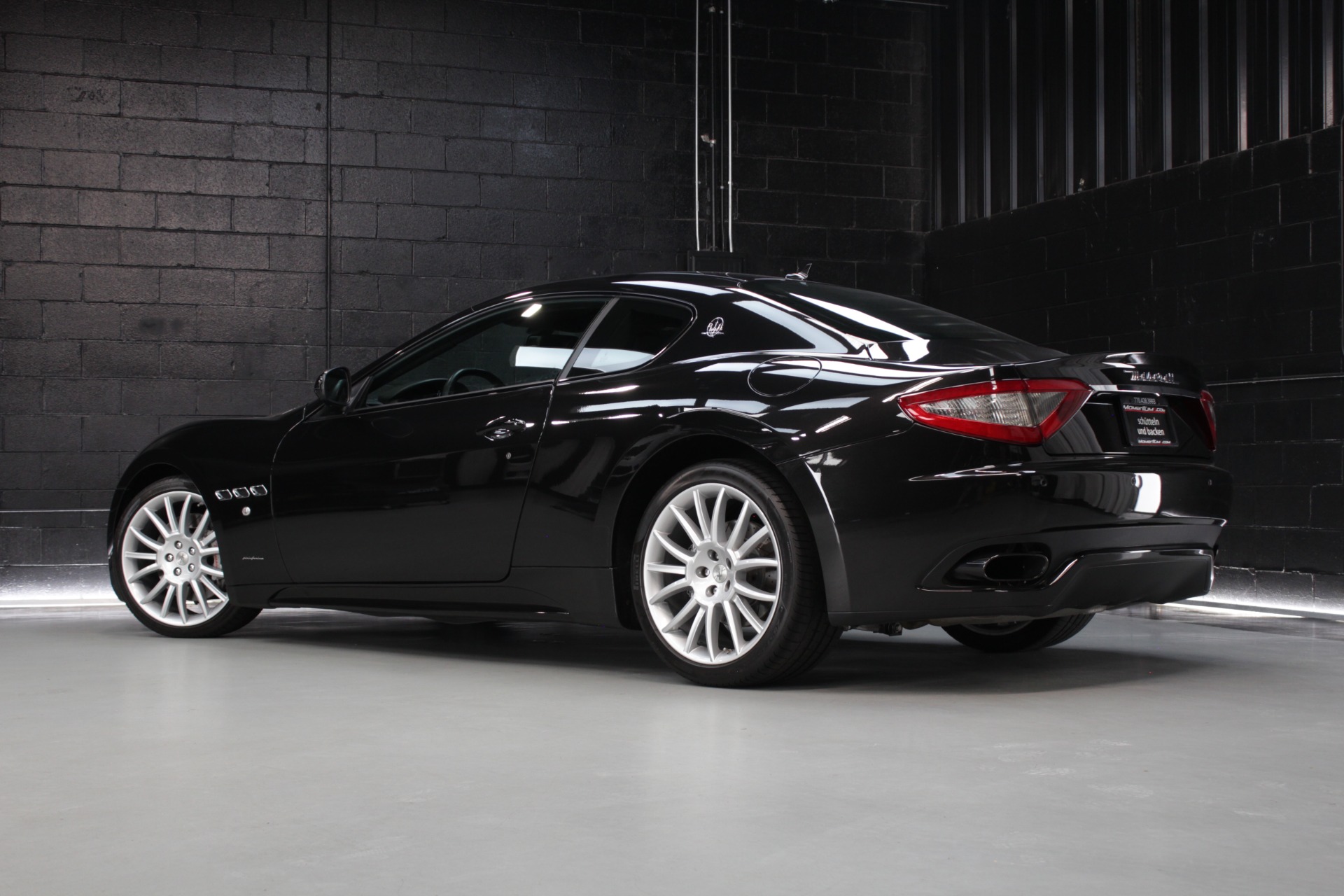 ドイツの車メーカーMASERATI タイヤサイズ700×25C Factory Maserati MC20 Wheels Tires Genuine Original OEM Birdcage
