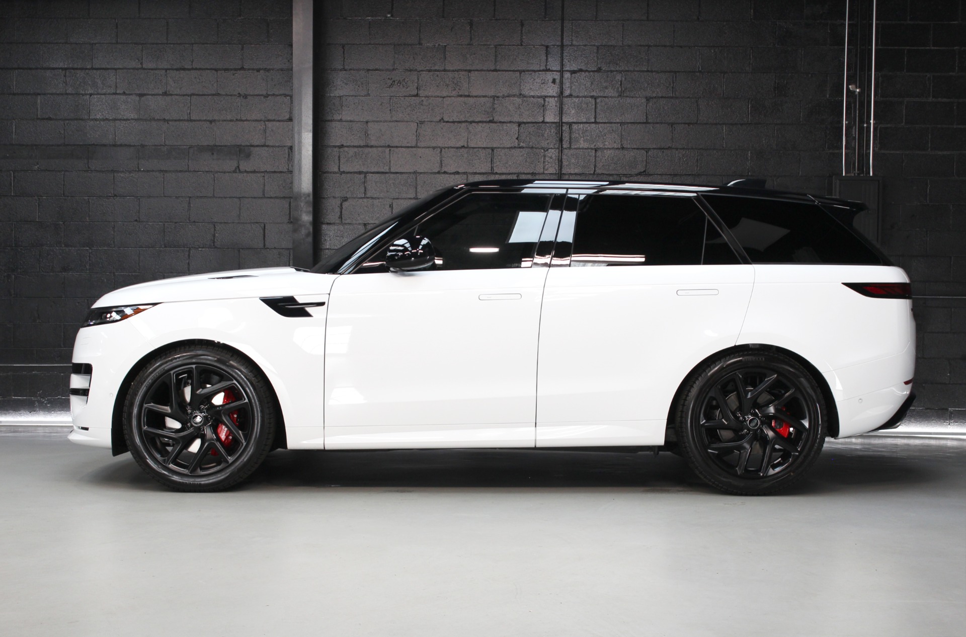 Used 2023 Land Rover Range Rover Sport P400 Dynamic SE For