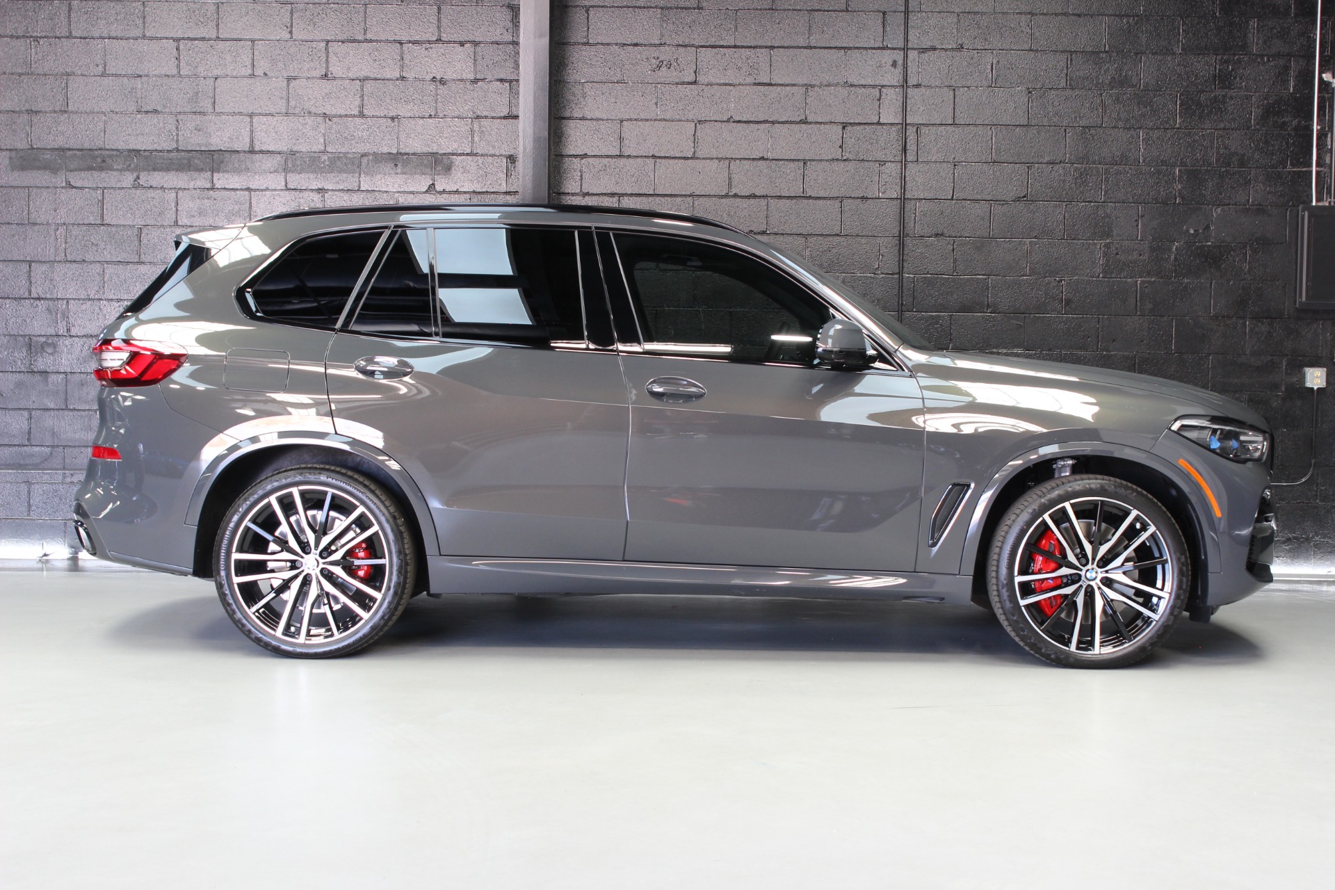 Used 2023 BMW X5 M50i For Sale (Sold) | Momentum Motorcars Inc Stock #N55400