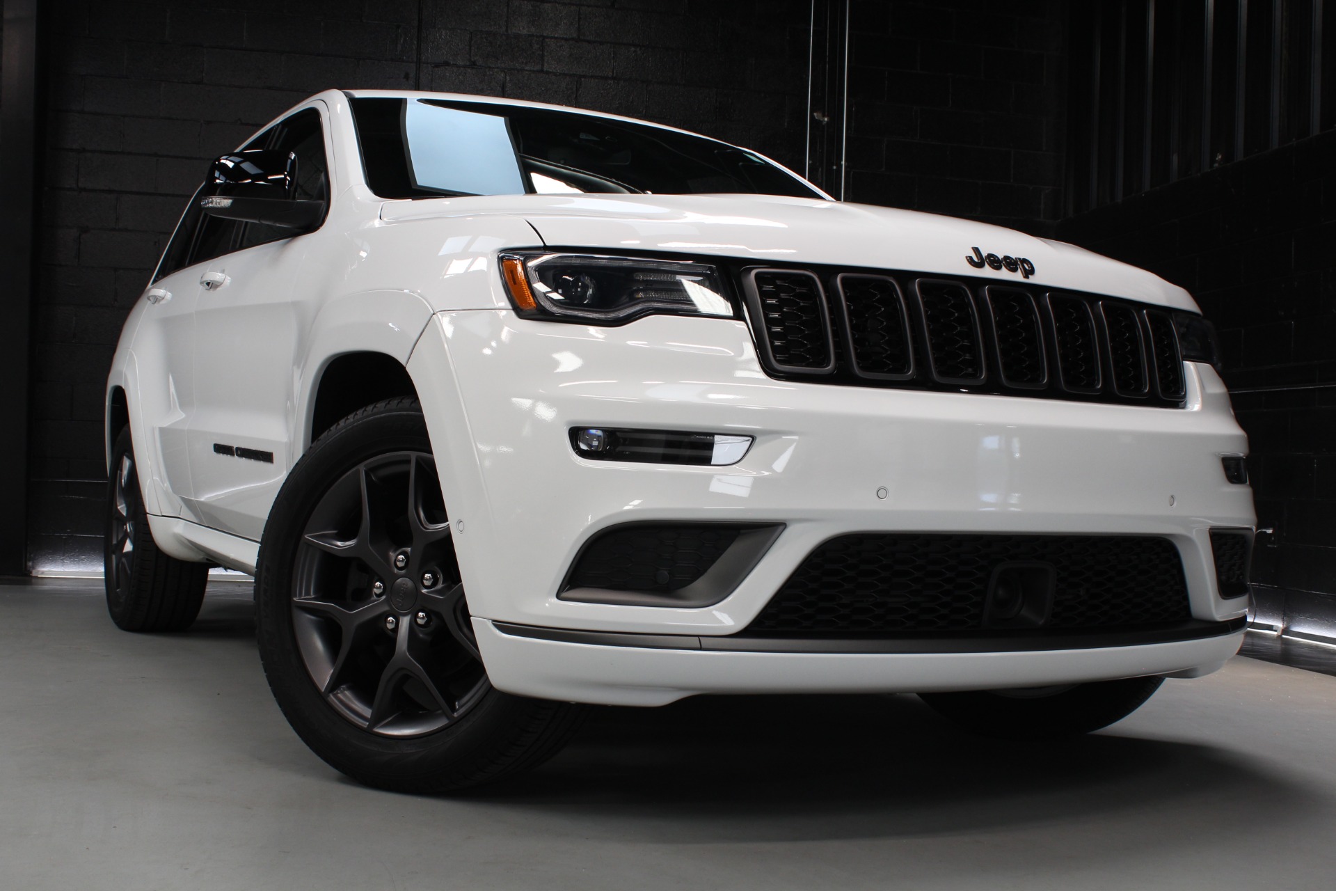 Standard Hood Fender & Mirrors | JEEP Grand Cherokee LIMITED X 2019 Standard Hood Fender & Mirrors | JEEP Grand Cherokee LIMITED X 2019