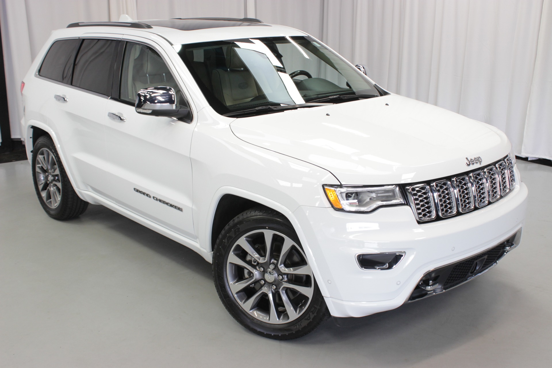 Used 2017 Jeep Grand Cherokee Overland For Sale (Sold) | Momentum