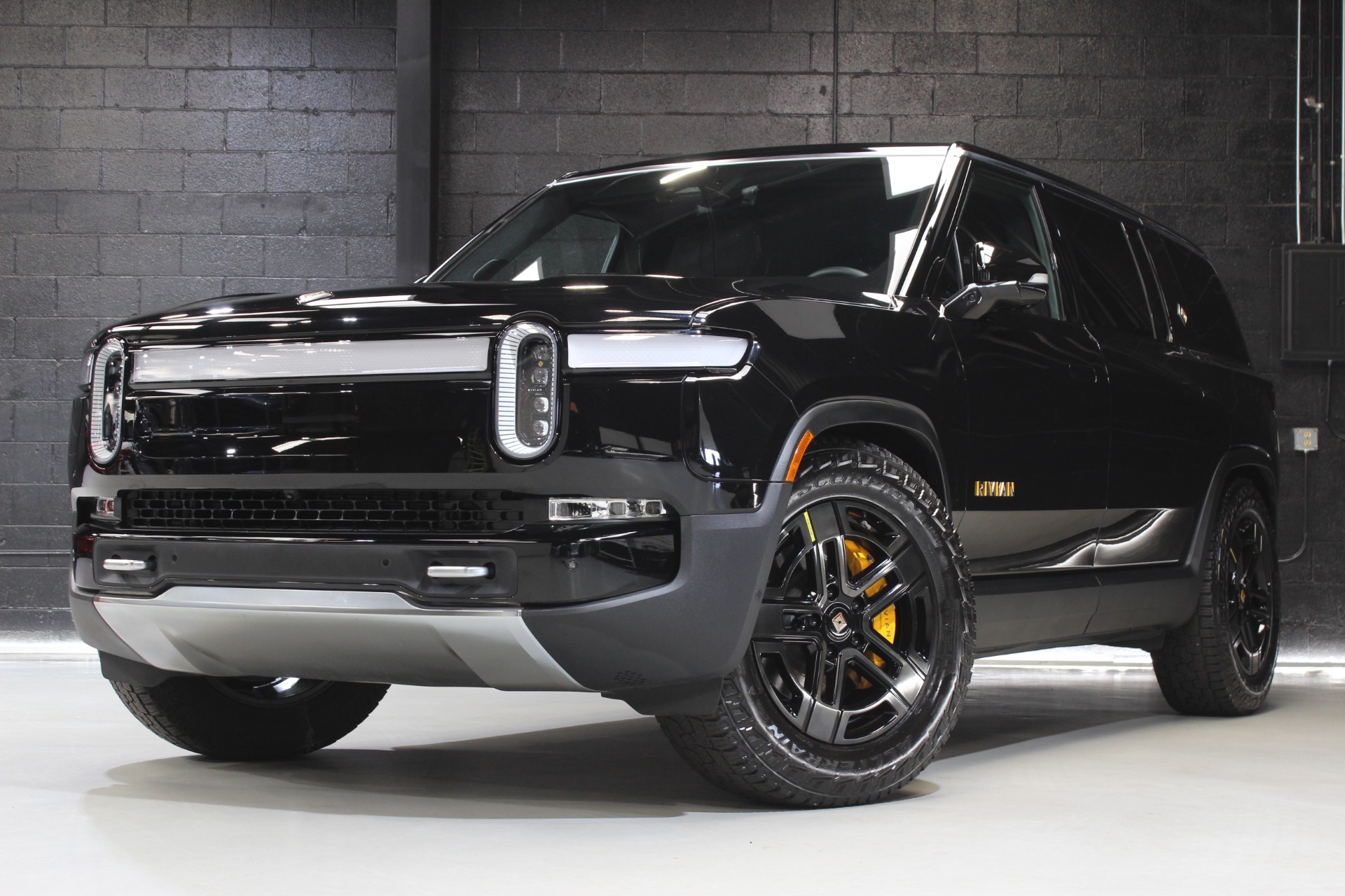 Used 2023 Rivian R1S Launch Edition For Sale (Sold) | Momentum