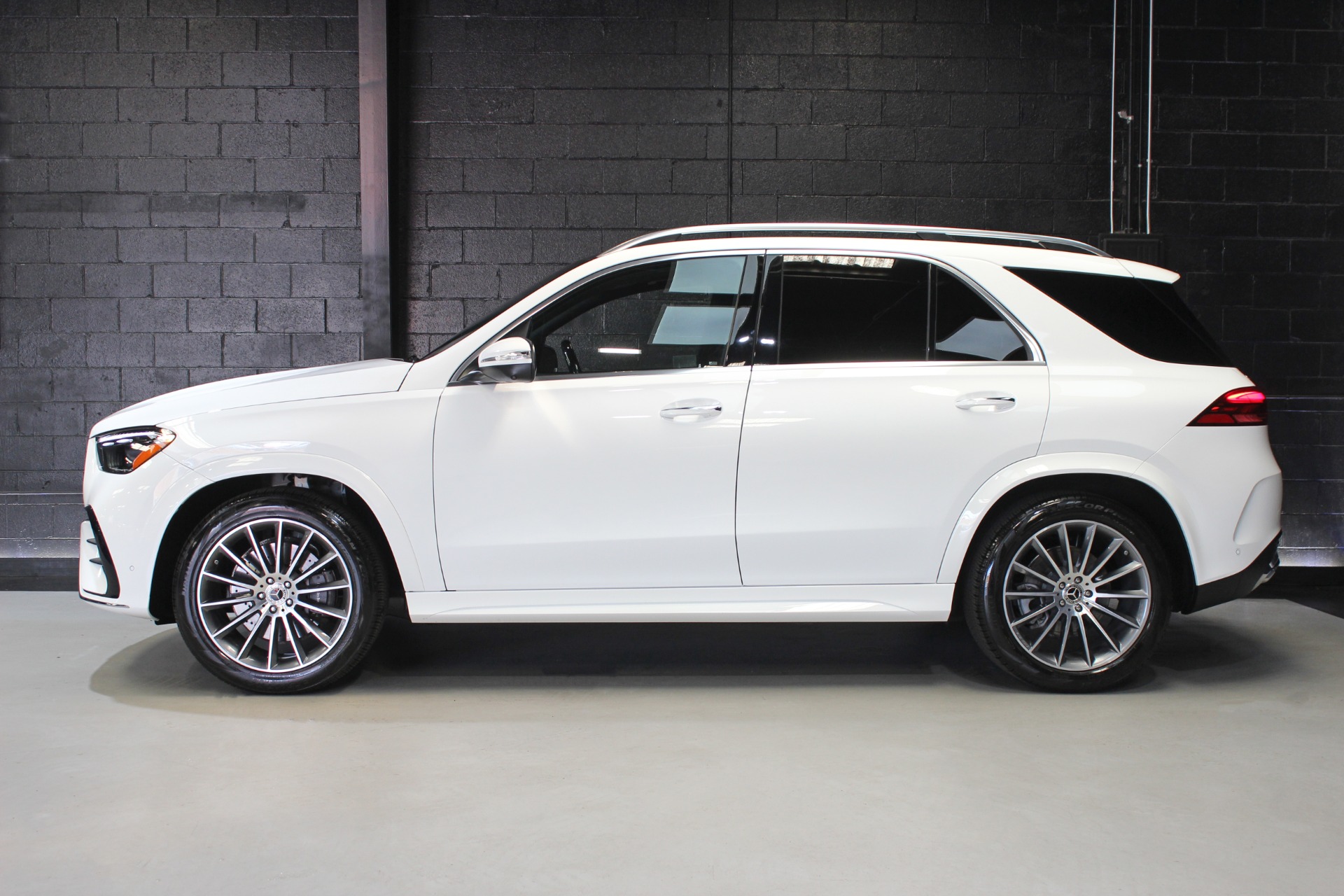 2024 Mercedes Benz GLE 350 4MATIC AMG photo 2