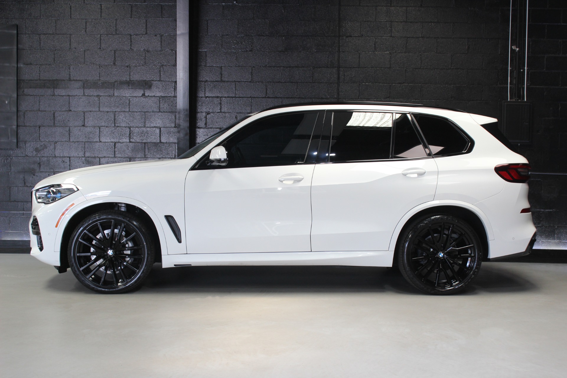 2023 Bmw X5 sDrive40i photo 2