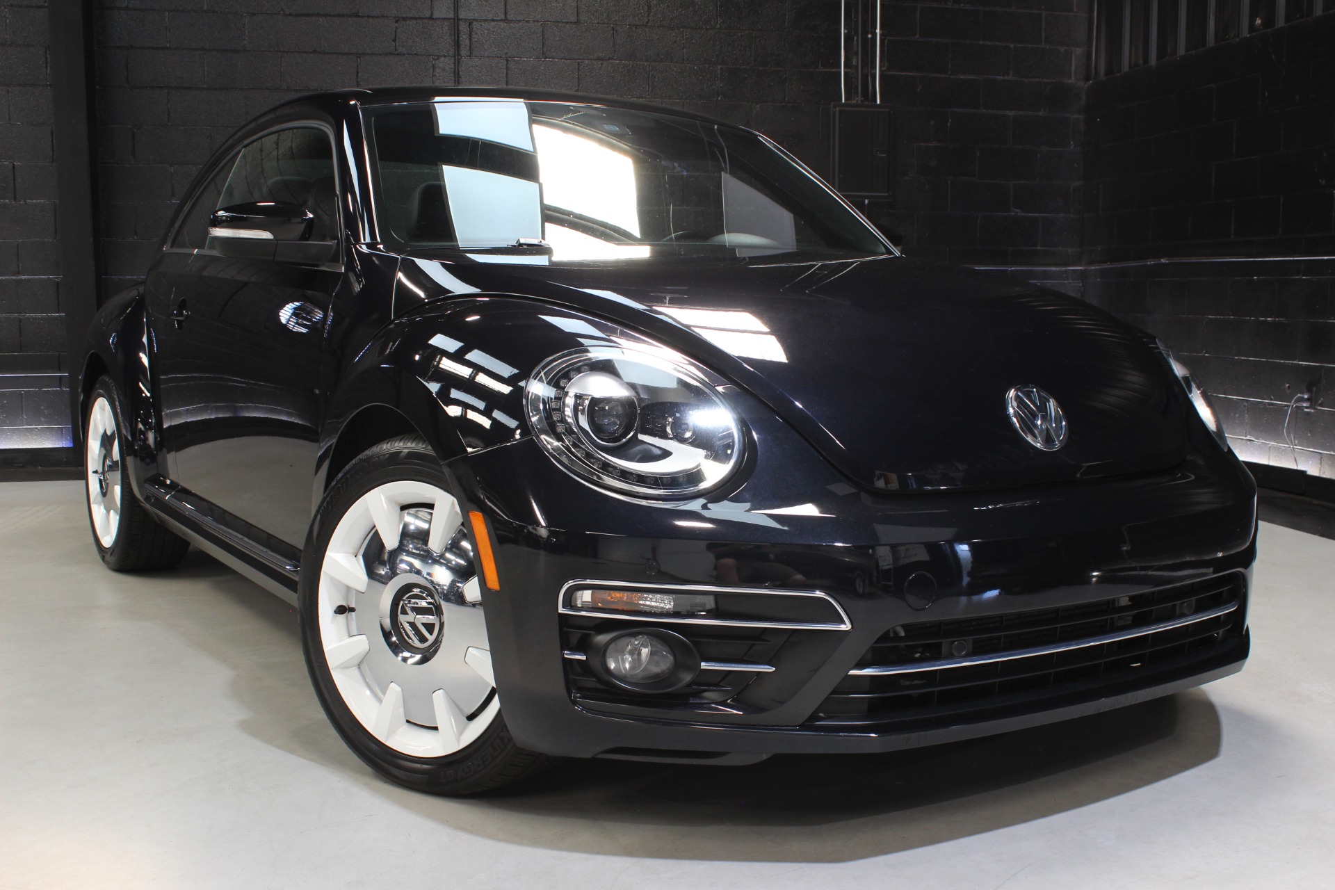 2019 Volkswagen Beetle SE photo 4