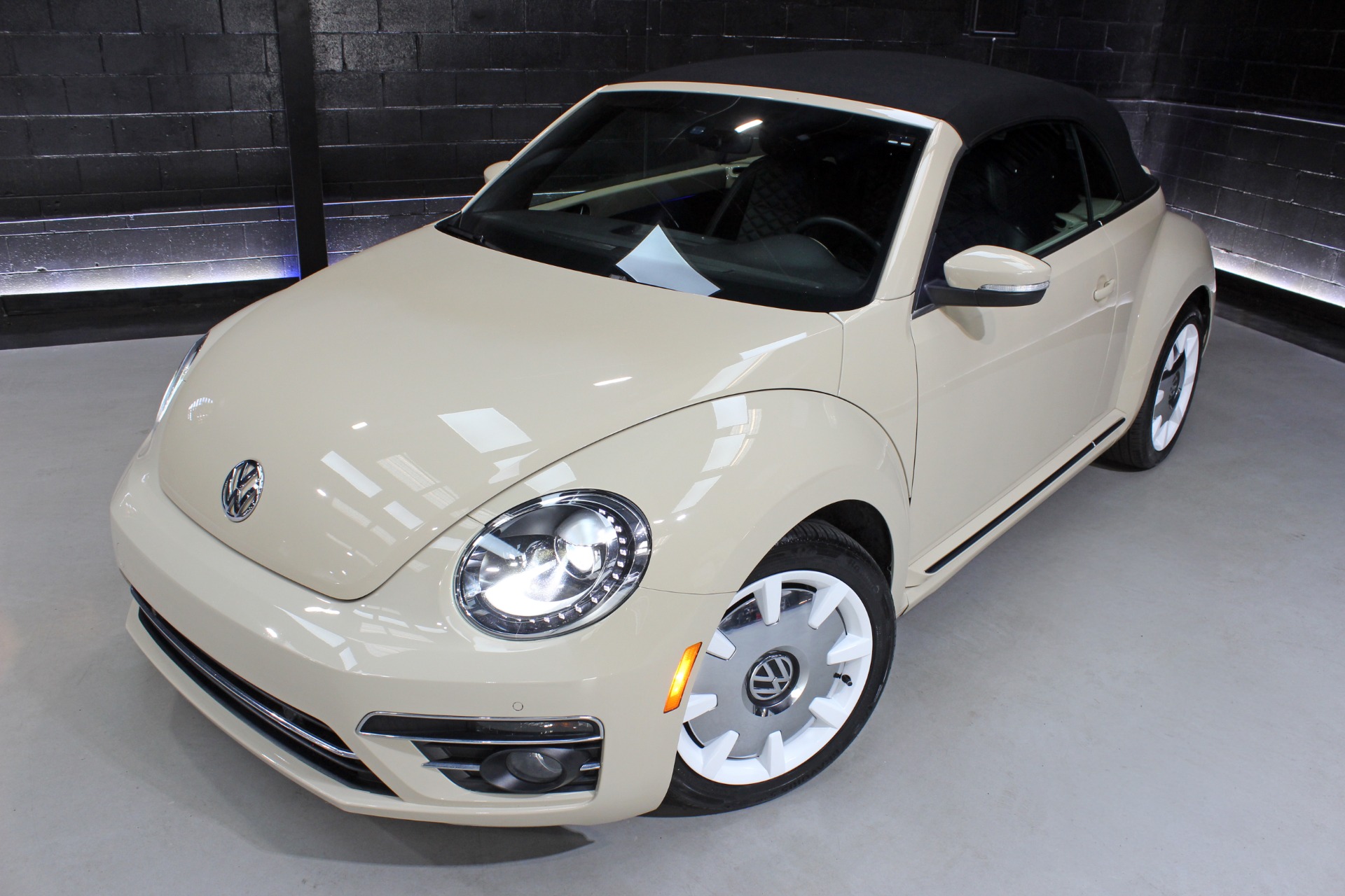 2019 Volkswagen Beetle Convertible Final Edition SEL photo 4