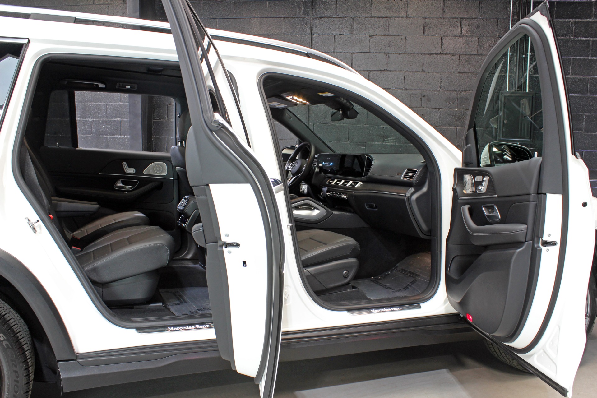 2023 Mercedes-Benz GLS GLS450 - Photo 33