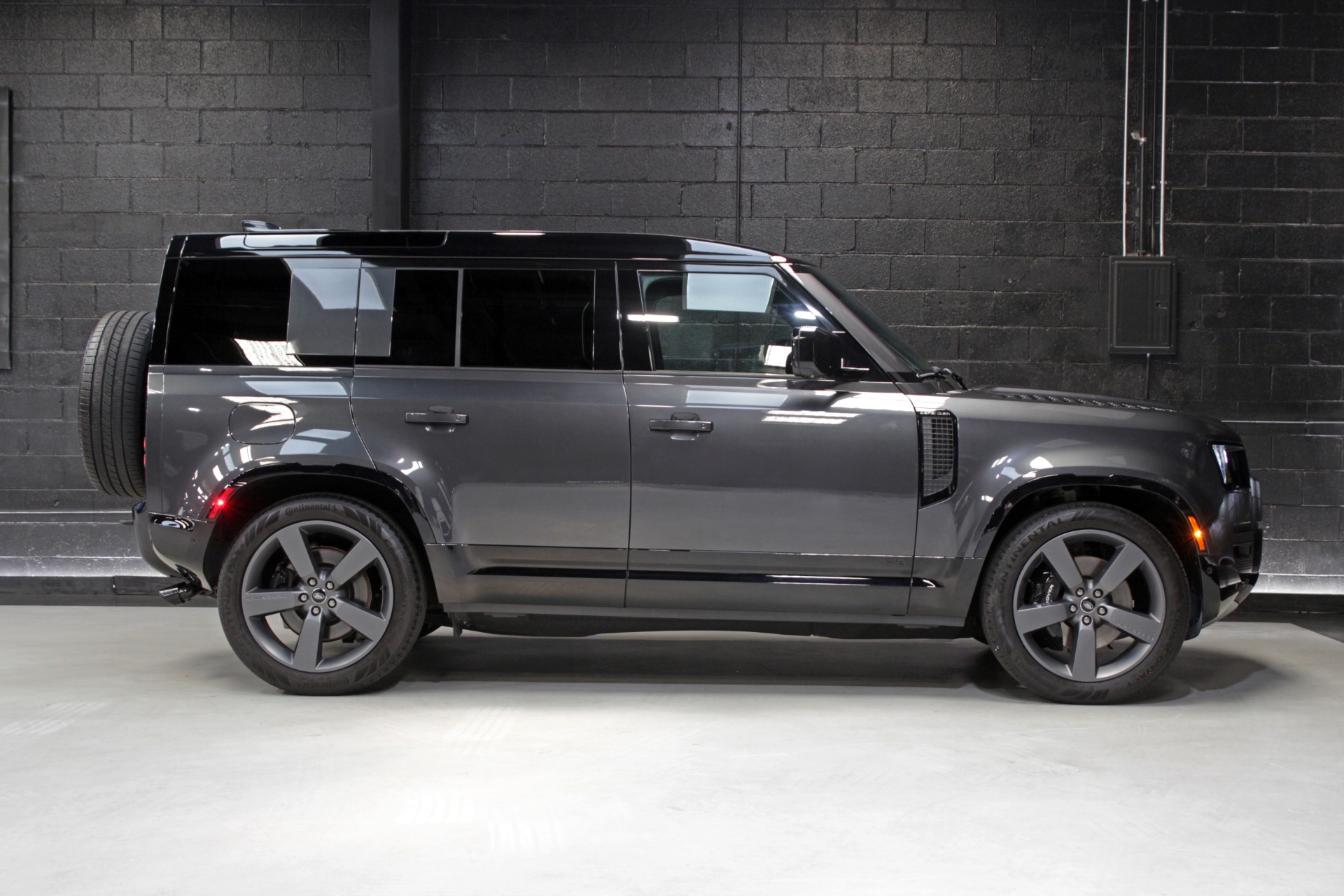 2025 Land Rover Defender V8 - Photo 18