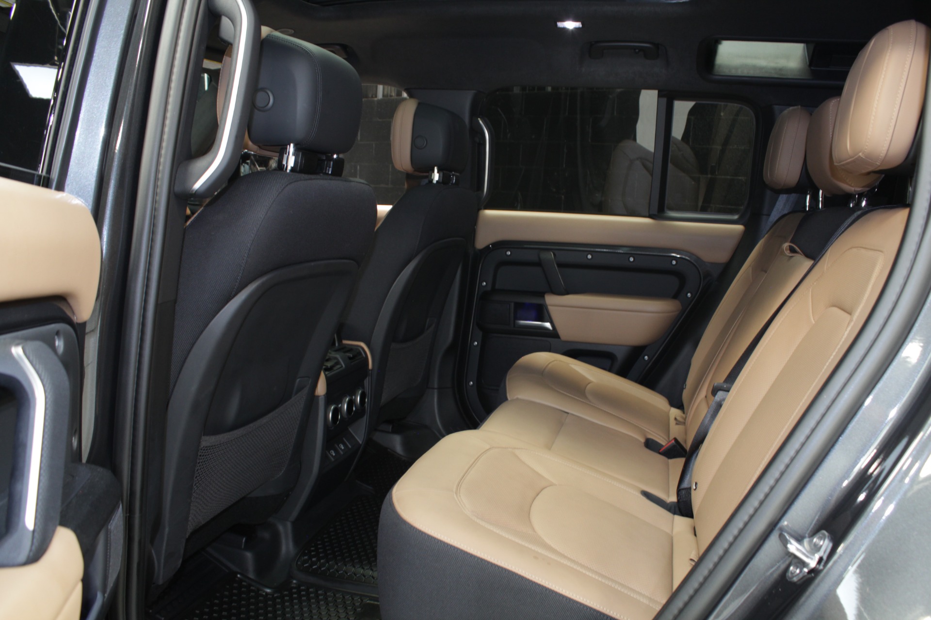 2025 Land Rover Defender V8 - Photo 38
