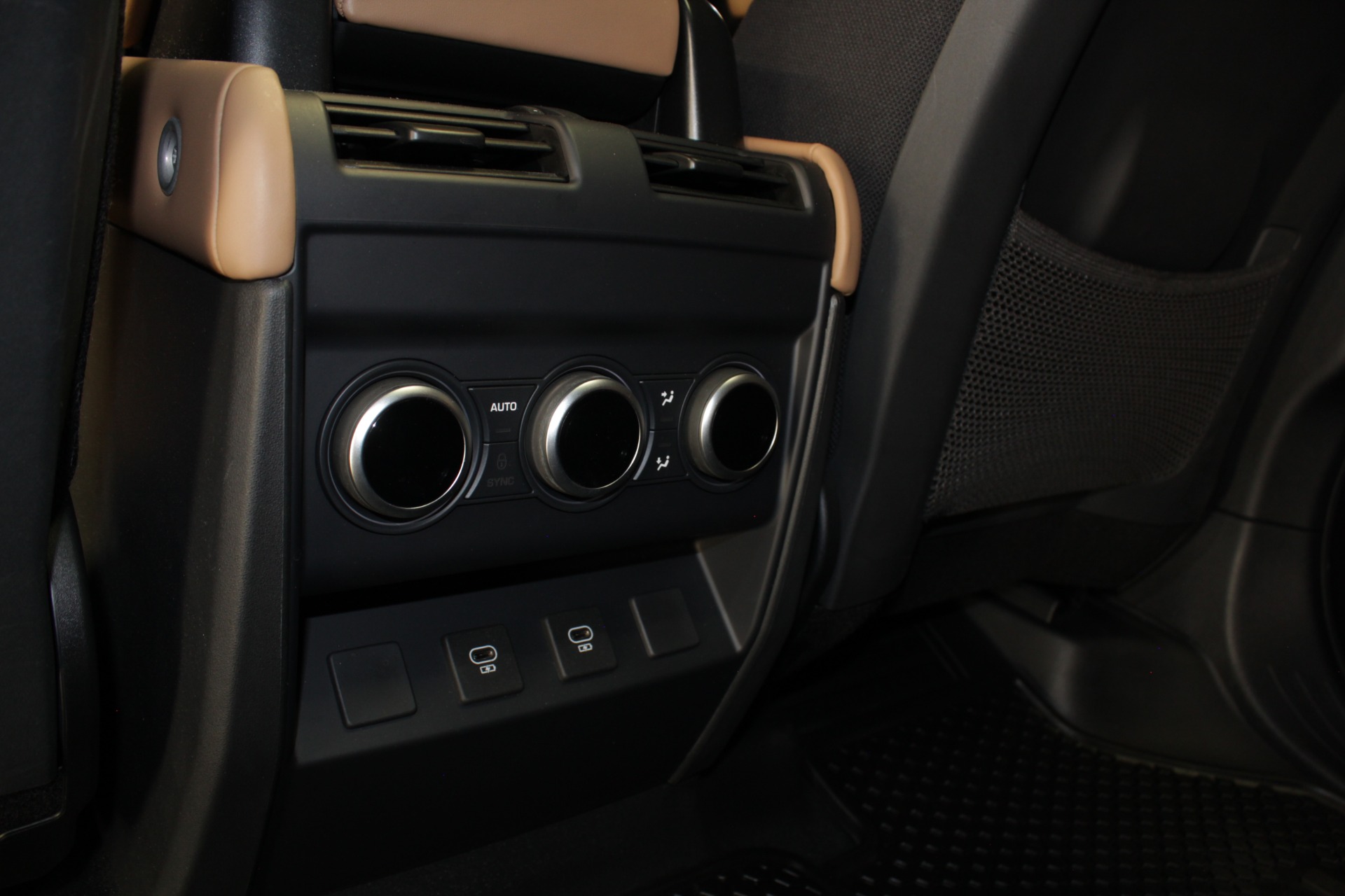 2025 Land Rover Defender V8 - Photo 40