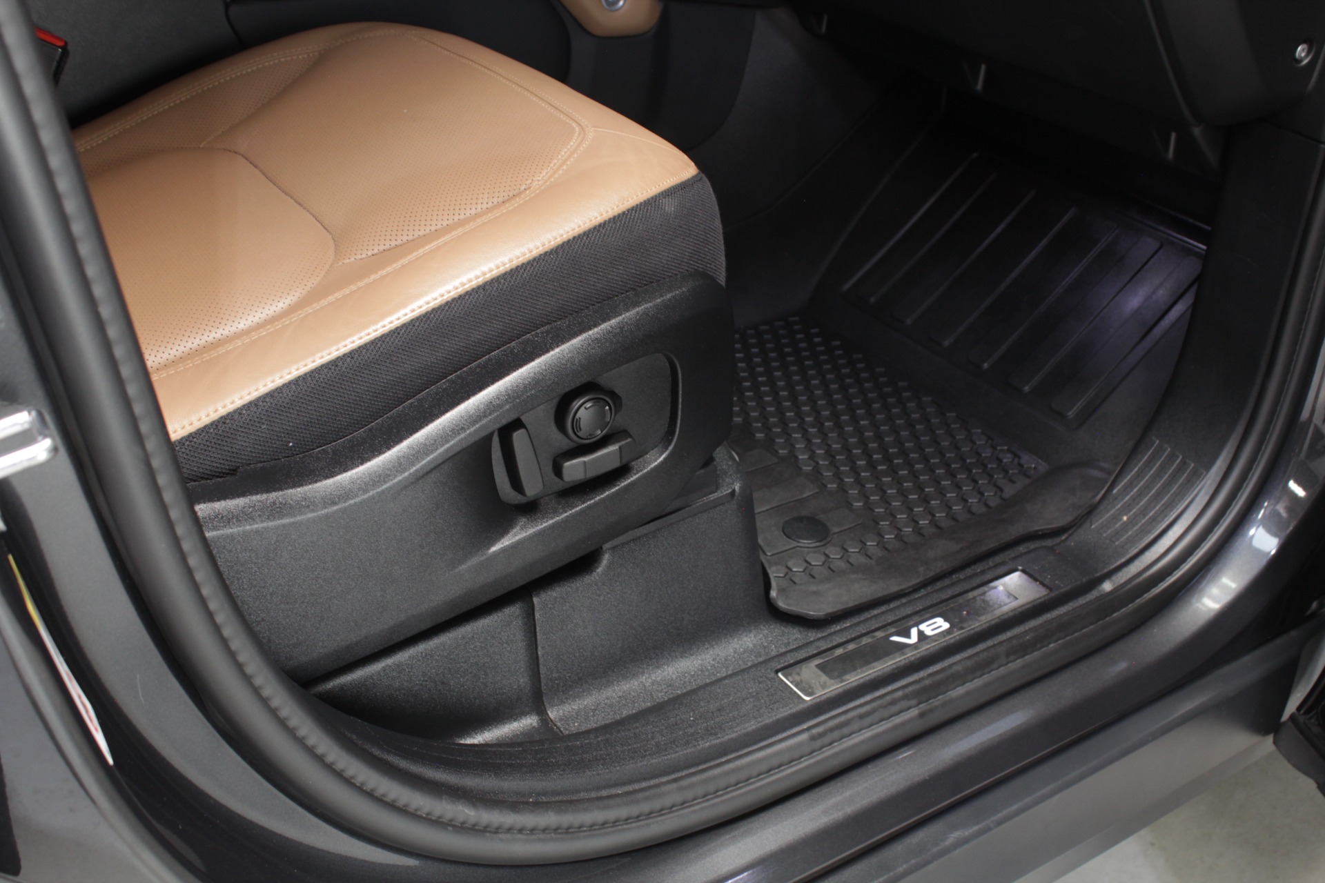 2025 Land Rover Defender V8 - Photo 46