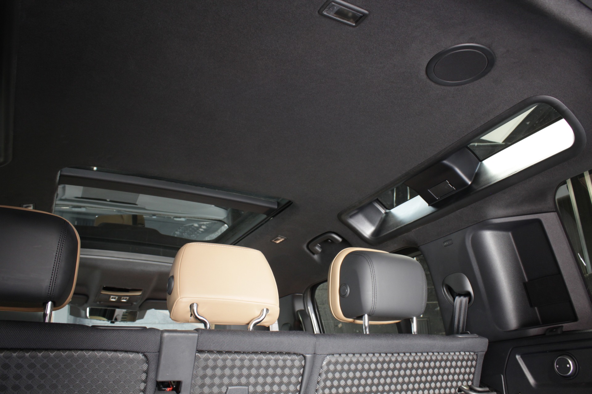 2025 Land Rover Defender V8 - Photo 76