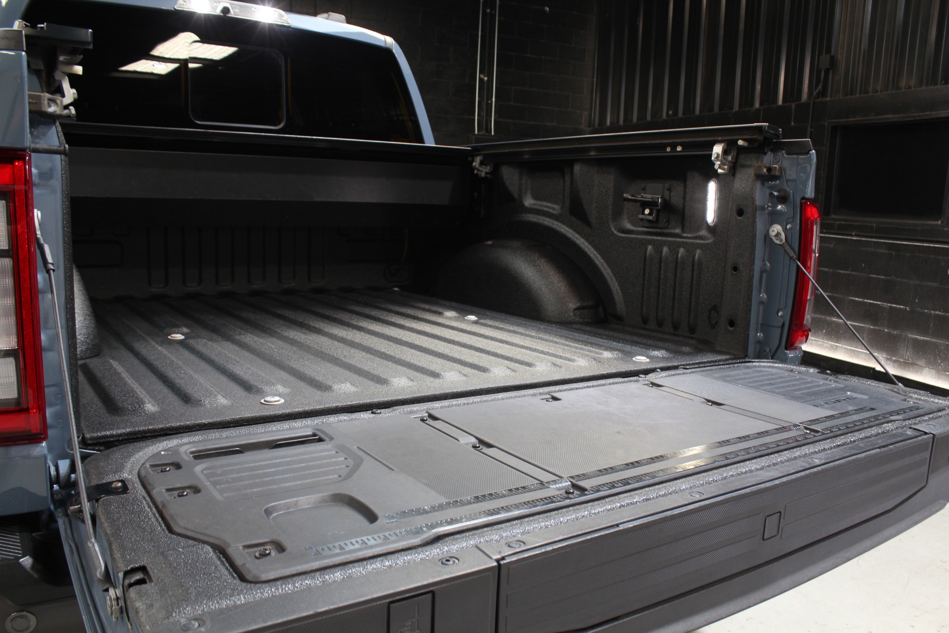 2023 Ford F-150 Raptor - Photo 15