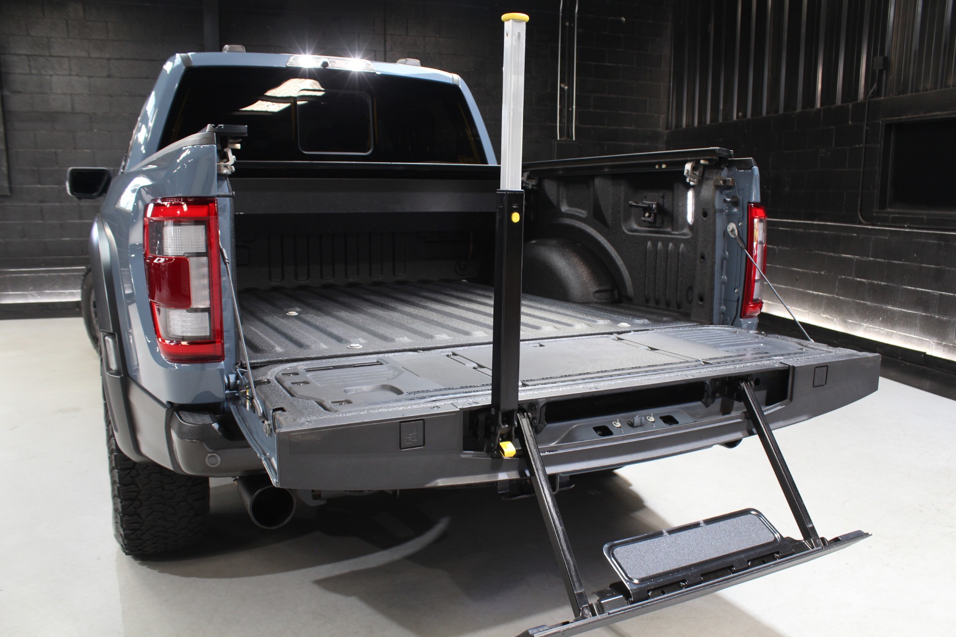 2023 Ford F-150 Raptor - Photo 16