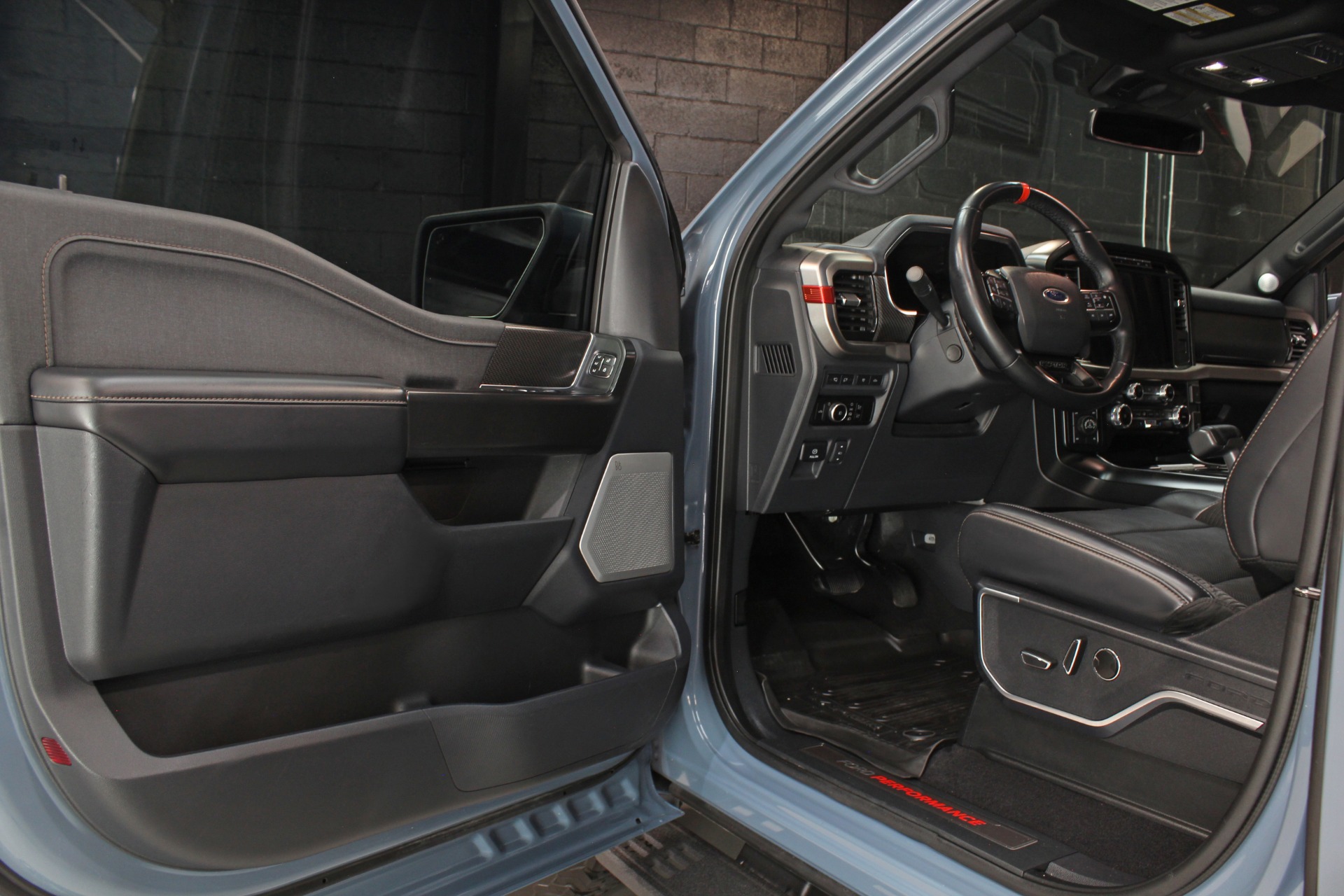 2023 Ford F-150 Raptor - Photo 35
