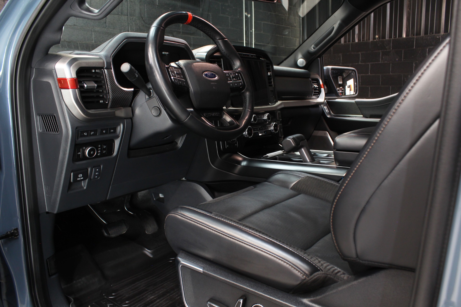 2023 Ford F-150 Raptor - Photo 39