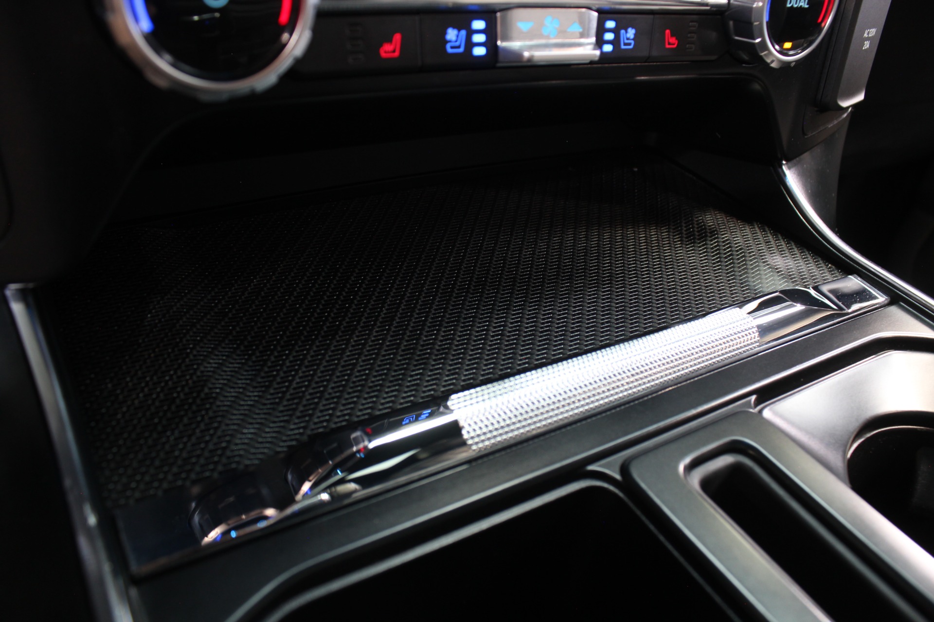2023 Ford F-150 Raptor - Photo 92