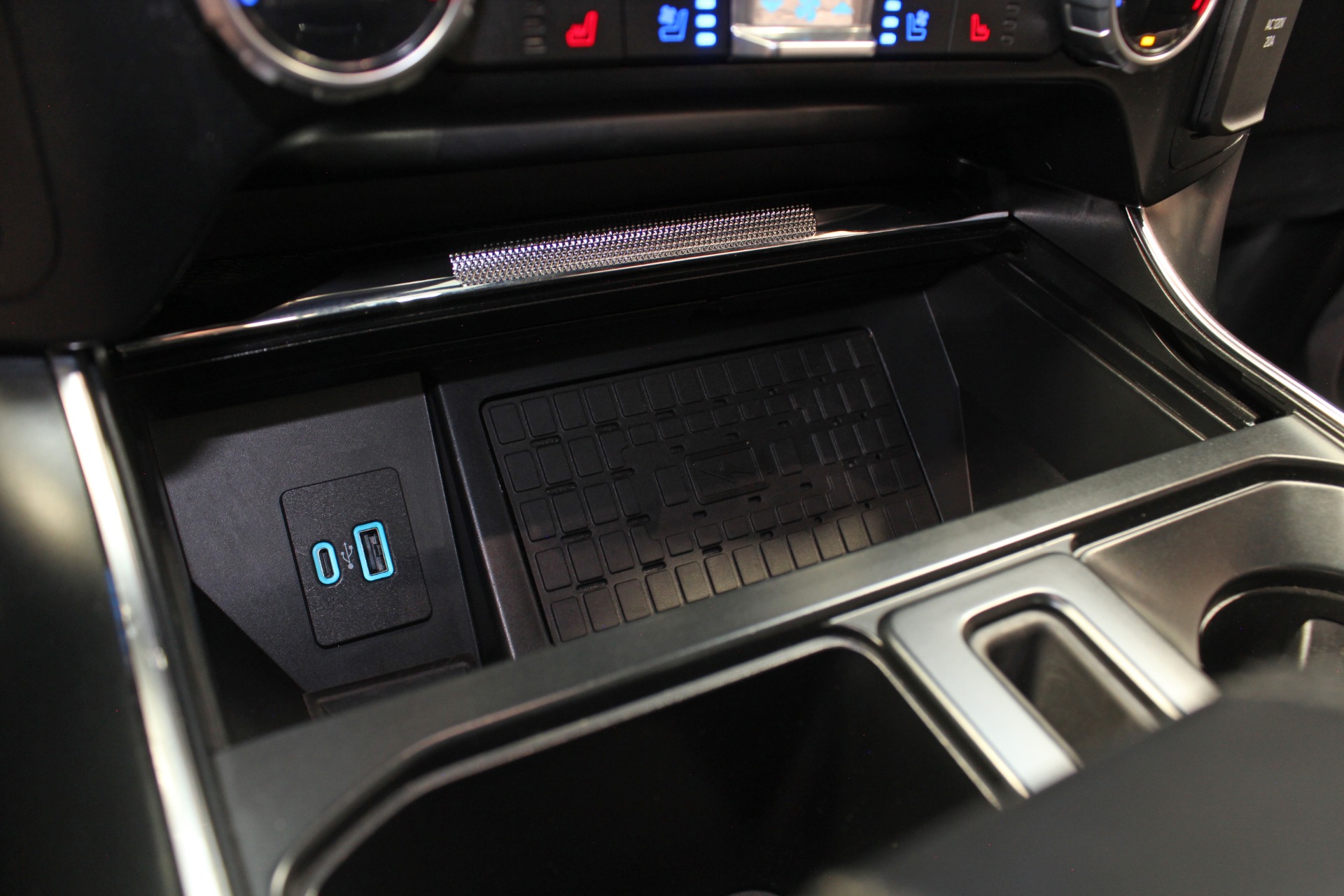 2023 Ford F-150 Raptor - Photo 93