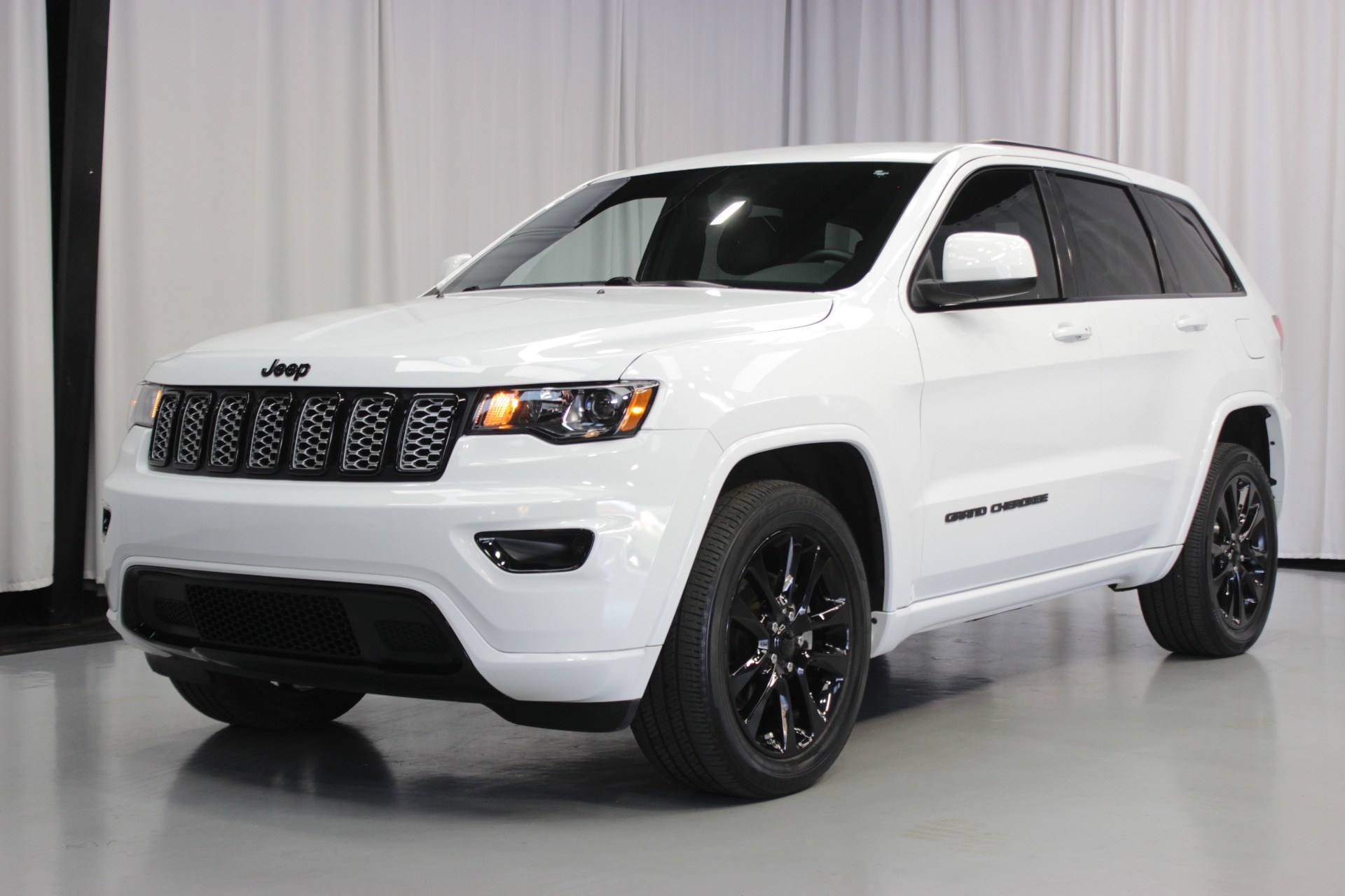 Grille Kit | JEEP Grand Cherokee ALTITUDE 2018 Grille Kit | JEEP Grand Cherokee ALTITUDE 2018